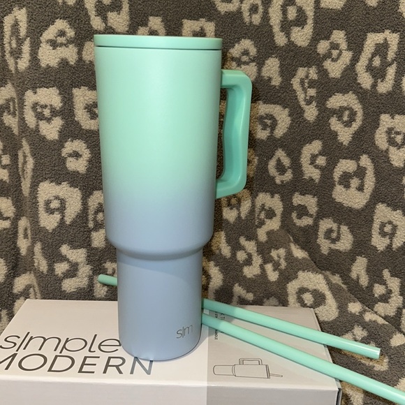 Simply Modern TREK 40oz Tumbler in Cool Mint New 🆕 & Never Used ❣️Beautiful 😍 - Picture 9 of 17